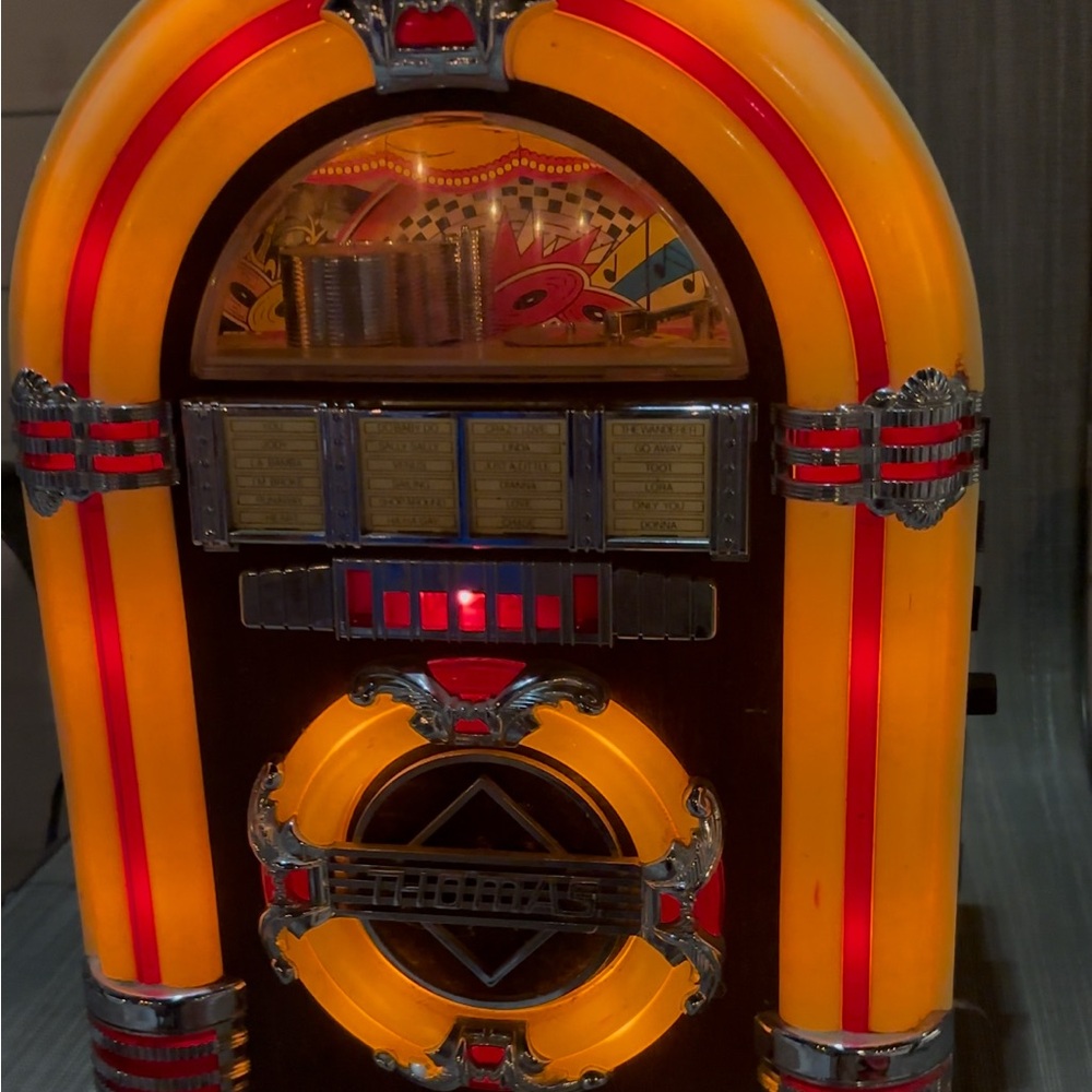 Retro Jukebox Speaker - Orange and Silver